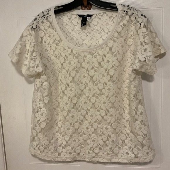 H&M Tops - H&M Lace Top Women Small White Excellent Short Sleeve Floral Scoop Neck Blouse